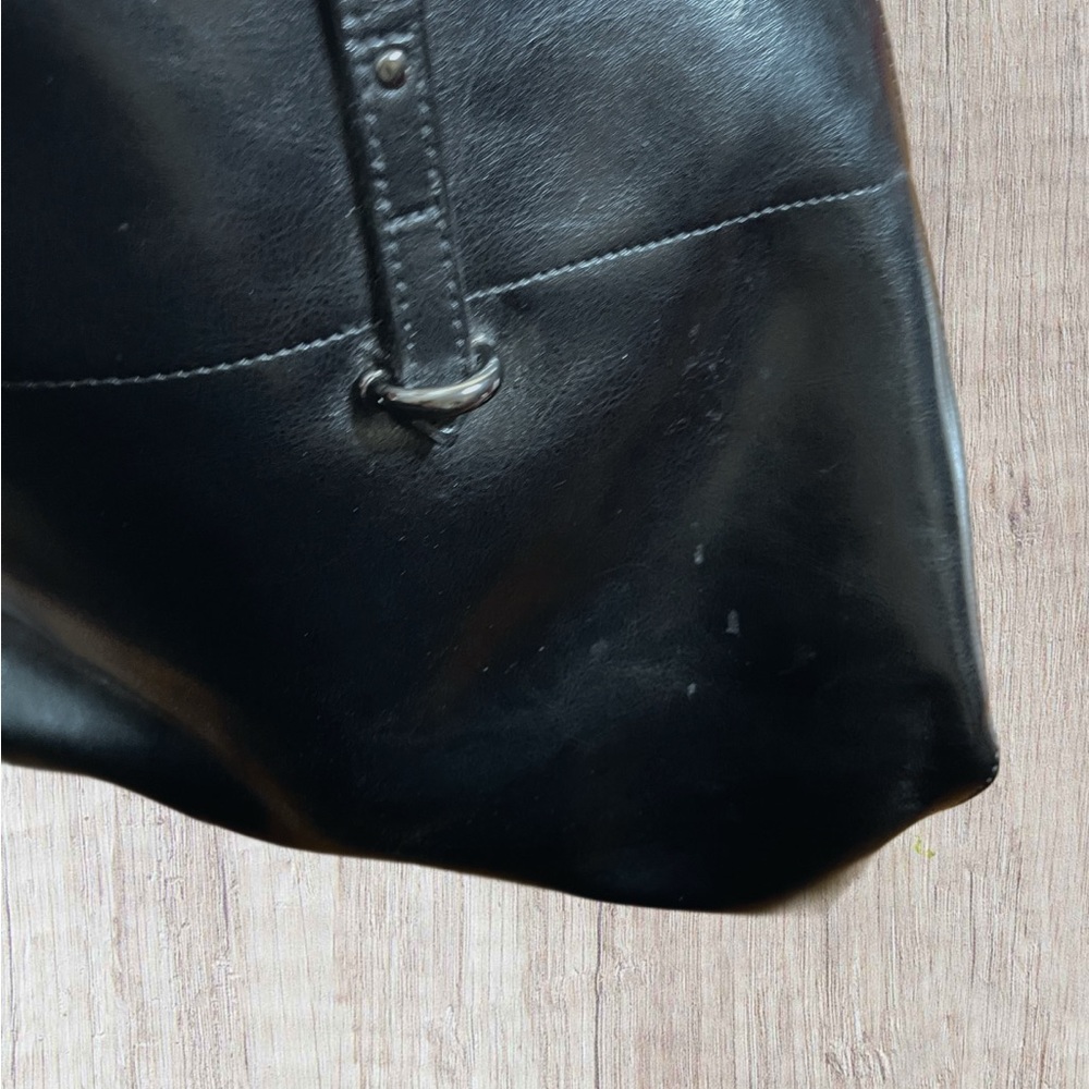 Black Leather S-Zone Tote Bag - Picture 4 of 8